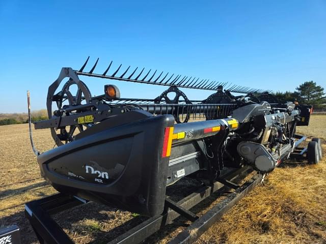 Image of MacDon FD75 equipment image 2