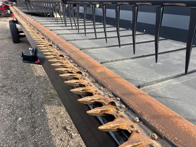 Image of MacDon FD75 equipment image 3