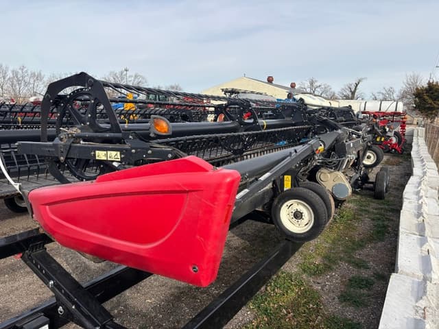 Image of MacDon FD75 equipment image 1