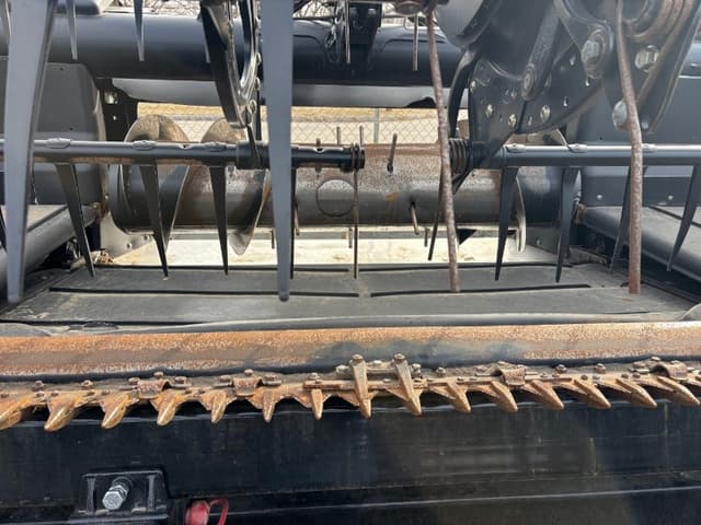 Image of MacDon FD75 equipment image 4