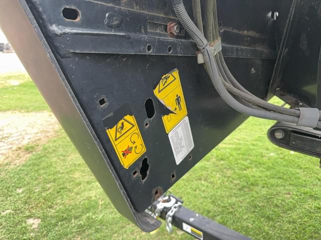 Image of MacDon FD75 equipment image 4