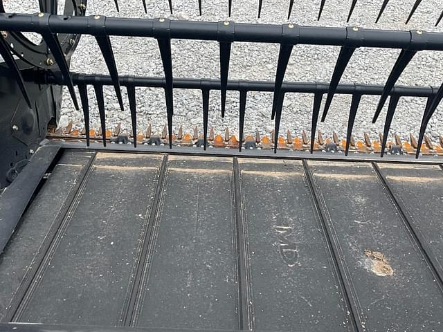 Image of MacDon FD75 equipment image 4