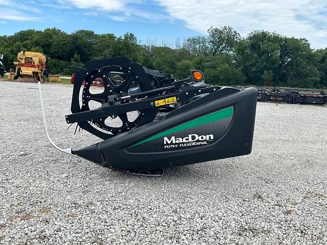 Image of MacDon FD75 equipment image 2