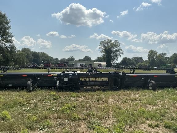 Image of MacDon FD75 equipment image 4