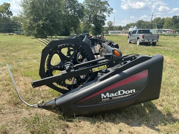 Image of MacDon FD75 equipment image 2