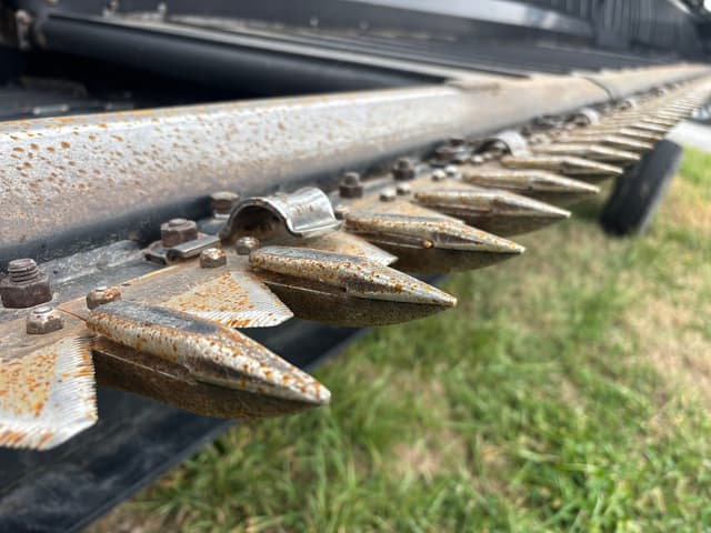 Image of MacDon FD75 equipment image 2