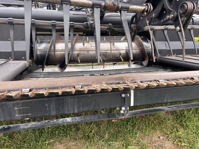 Image of MacDon FD75 equipment image 3