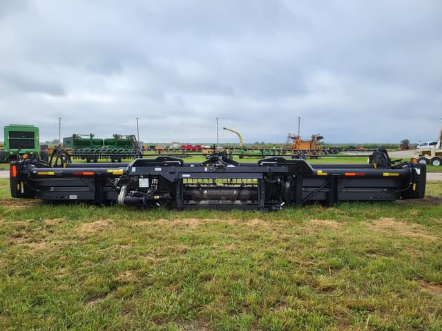Image of MacDon FD75 equipment image 4