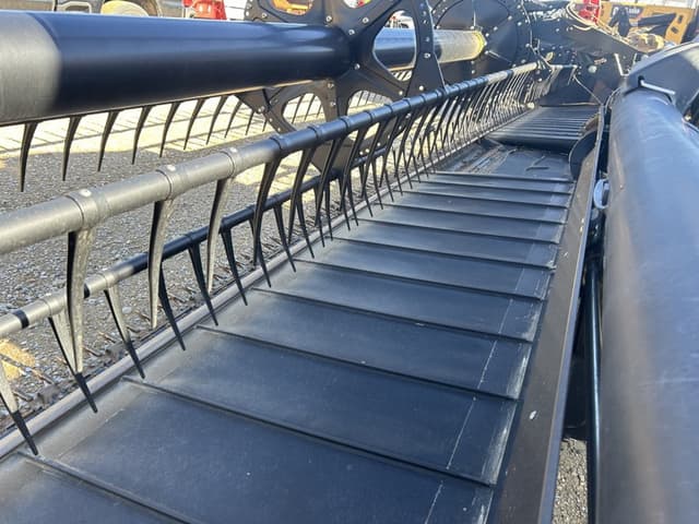 Image of MacDon FD75 equipment image 2