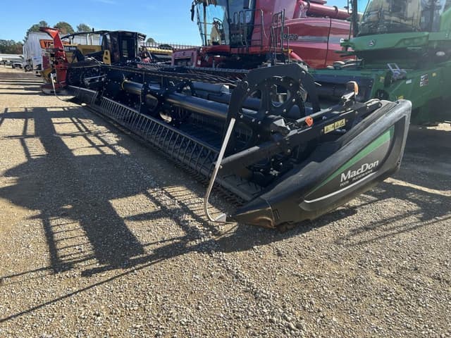 Image of MacDon FD75 equipment image 4