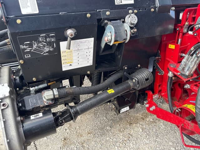 Image of MacDon FD75S equipment image 3