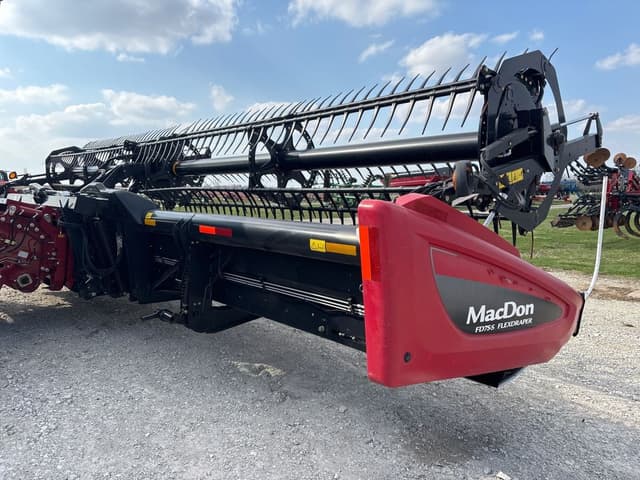 Image of MacDon FD75S equipment image 2