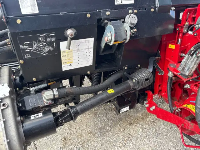 Image of MacDon FD75S equipment image 3