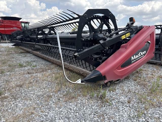 Image of MacDon FD75D equipment image 3
