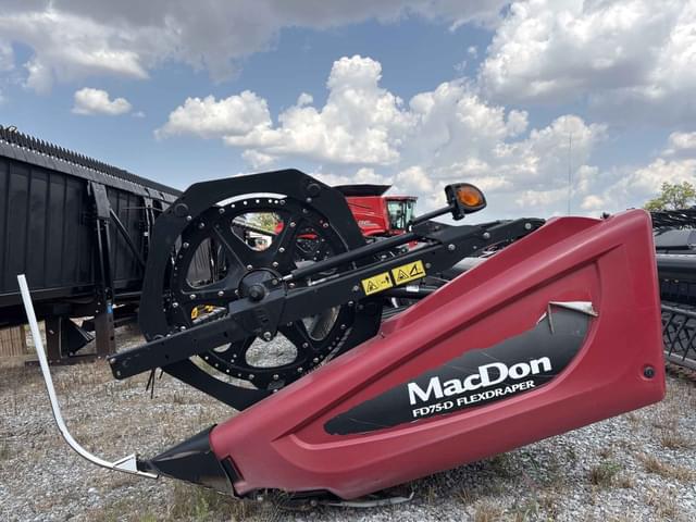 Image of MacDon FD75D equipment image 4