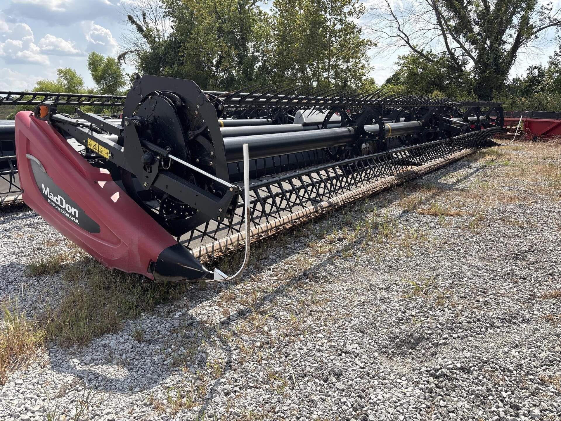 2015 MacDon FD75D Equipment Image0