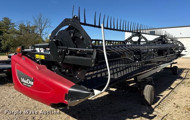 Image of MacDon FD75S equipment image 2