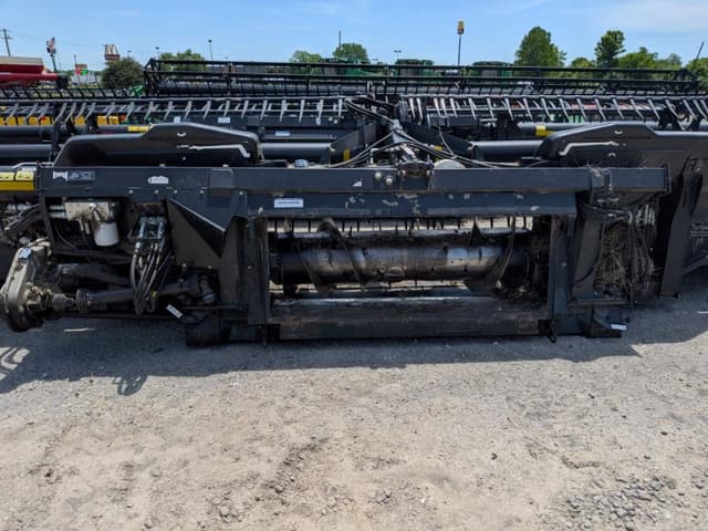 Image of MacDon FD75S equipment image 3
