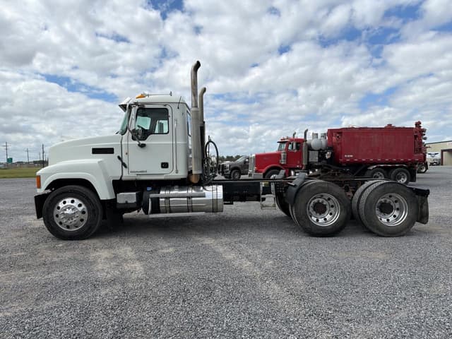 Image of Mack CHU613 equipment image 1