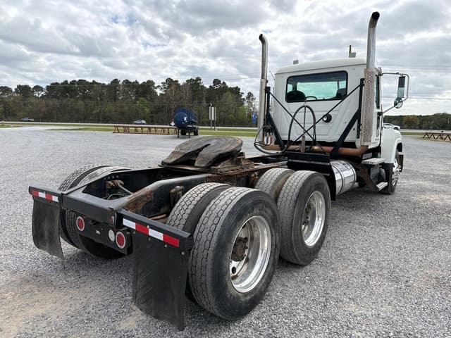 Image of Mack CHU613 equipment image 4