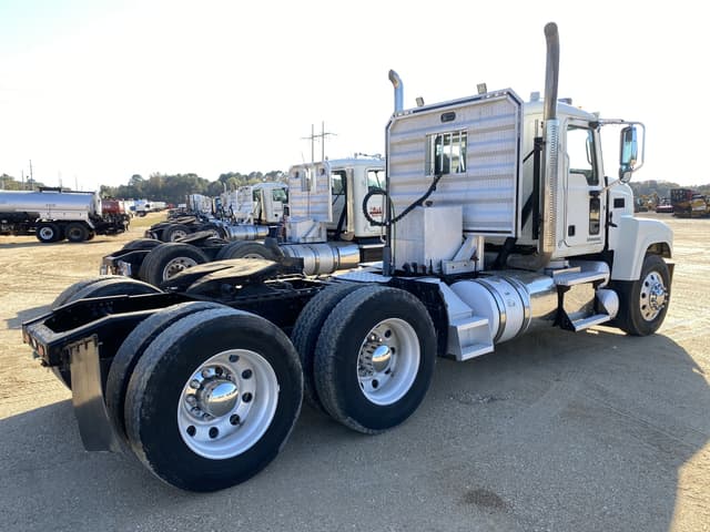 Image of Mack CHU613 equipment image 2