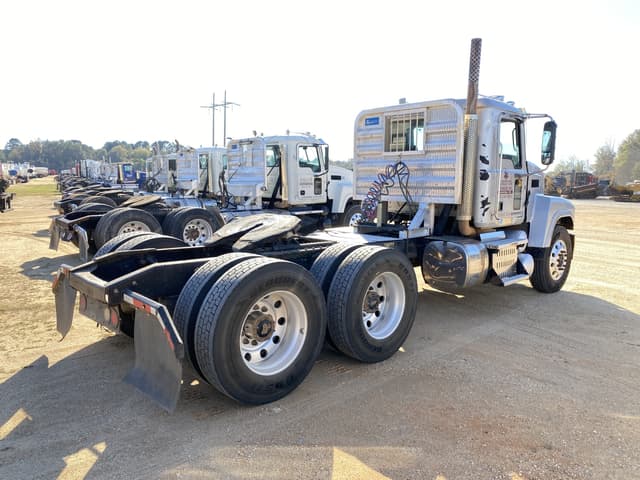 Image of Mack CHU613 equipment image 2