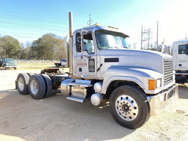 Image of Mack CHU613 equipment image 3