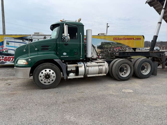 Image of Mack CXU equipment image 3