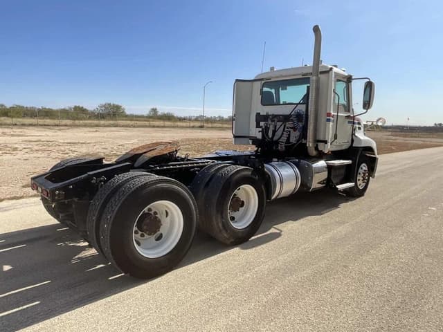 Image of Mack CXU equipment image 4
