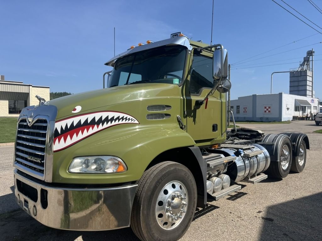 2015 Mack CXU612 Equipment Image0