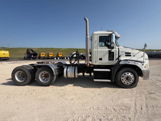 Image of Mack CXU613 equipment image 3