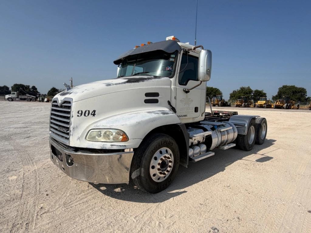 2015 Mack CXU613 Equipment Image0
