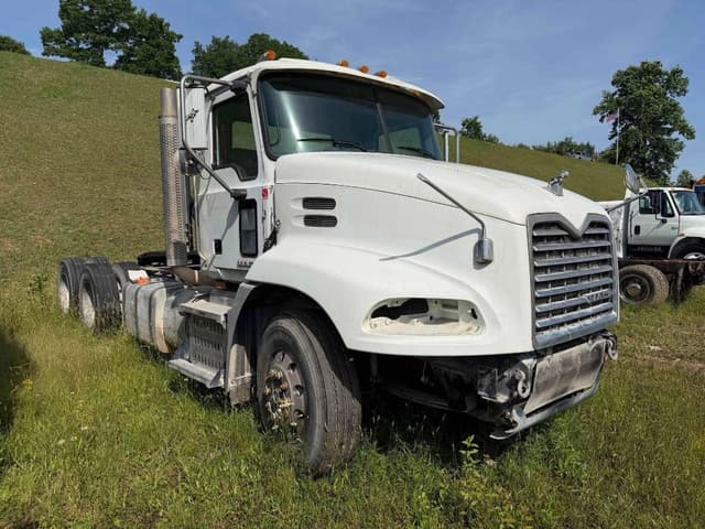 Image of Mack CXU613 equipment image 1