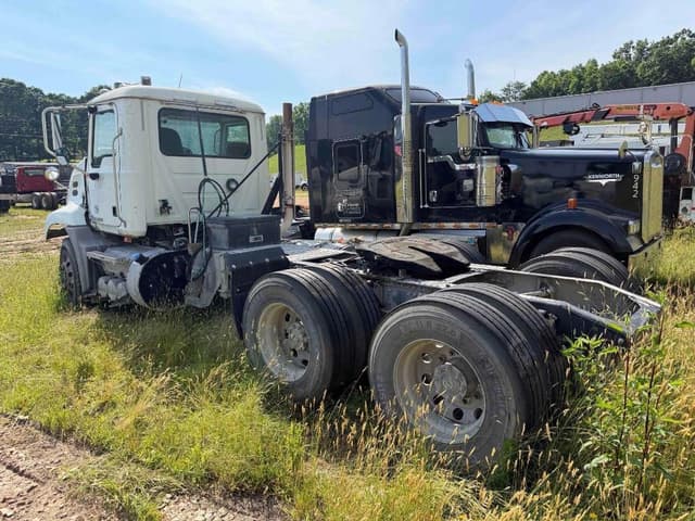 Image of Mack CXU613 equipment image 2