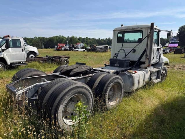 Image of Mack CXU613 equipment image 3