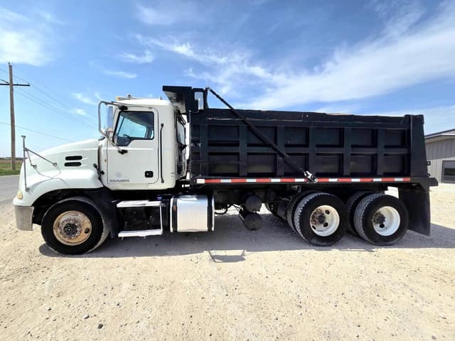 Image of Mack CXU613 equipment image 3