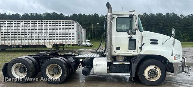 Image of Mack CXU613 equipment image 3
