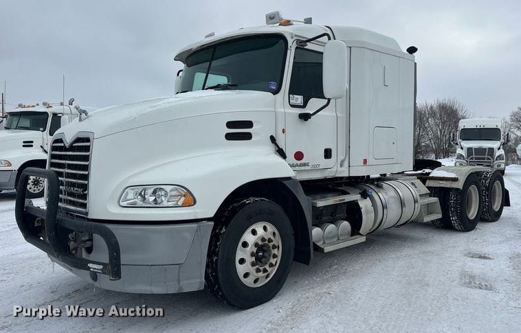 2015 Mack CXU613 Equipment Image0