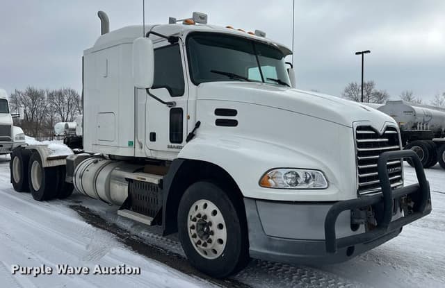 Image of Mack CXU613 equipment image 2