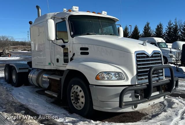 Image of Mack CXU613 equipment image 2