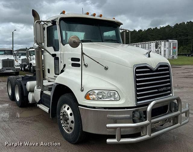 Image of Mack CXU613 equipment image 2