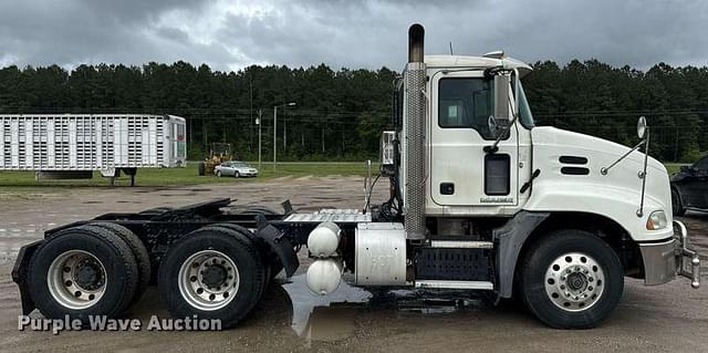 Image of Mack CXU613 equipment image 3