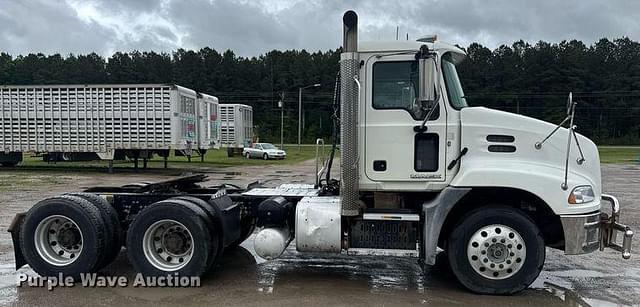Image of Mack CXU613 equipment image 3