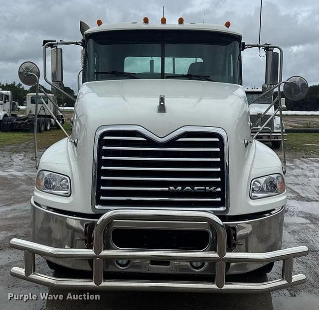 Image of Mack CXU613 equipment image 1