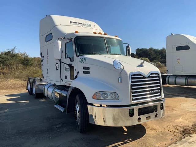 Image of Mack CXU613 equipment image 2