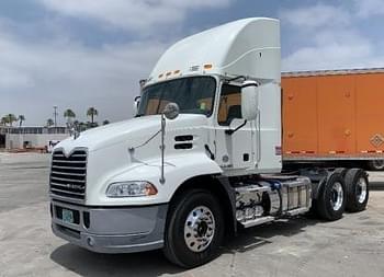 2015 Mack CXU613 Equipment Image0