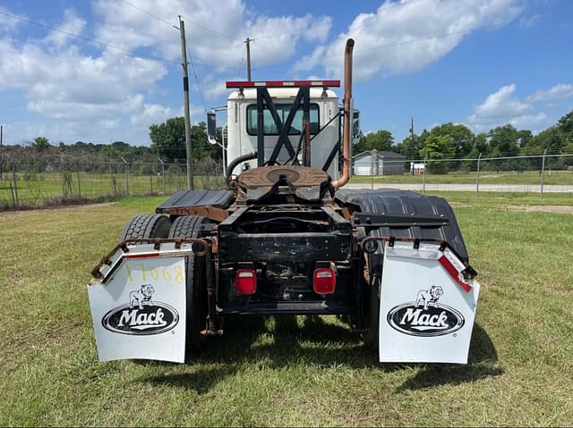 Image of Mack Granite GU713 equipment image 4