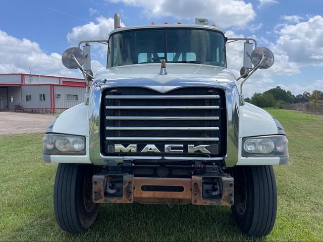 Image of Mack Granite GU713 equipment image 1
