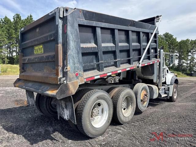 Image of Mack Granite GU713 equipment image 2
