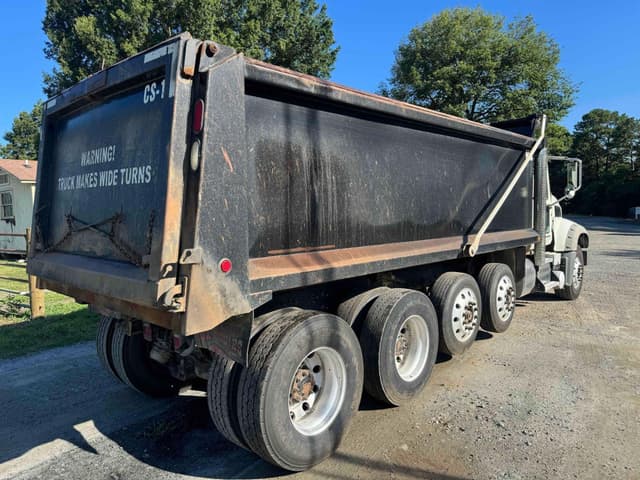 Image of Mack Granite equipment image 2